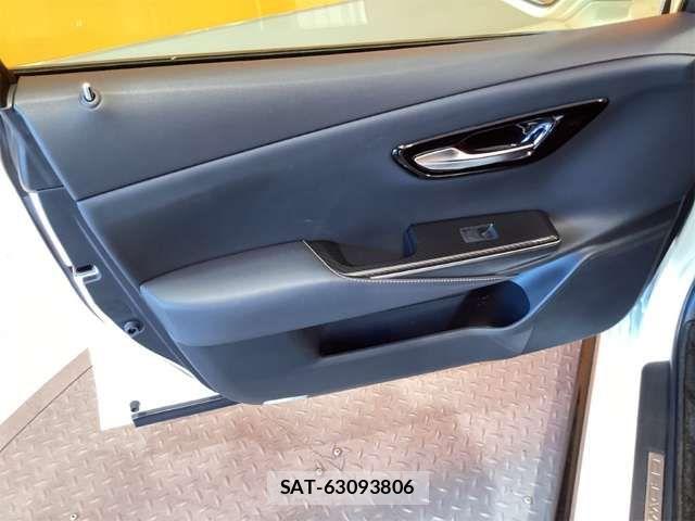 Toyota CROWN SEDAN 2018-11 8365300-19