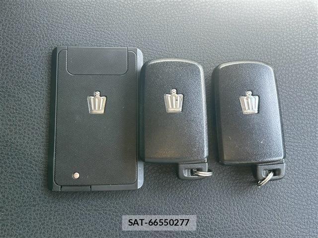 Toyota CROWN SEDAN 2014-06 8365315-23