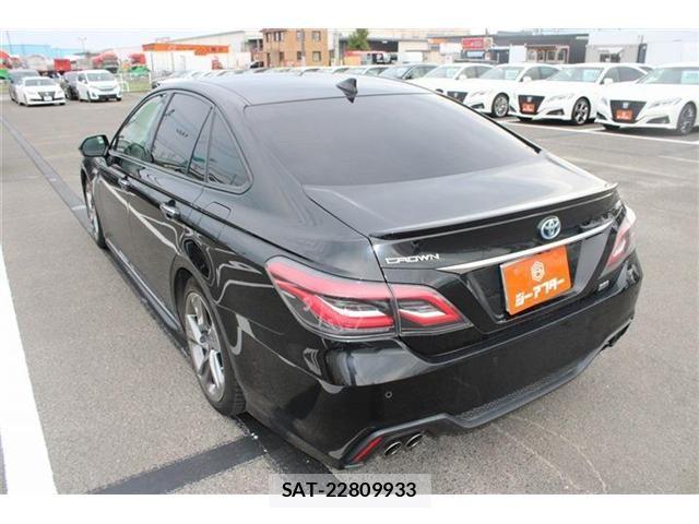 Toyota CROWN SEDAN 2018-07 8365311-12