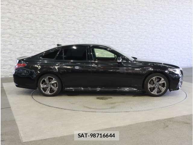 Toyota CROWN SEDAN 2019-09 8365303-13