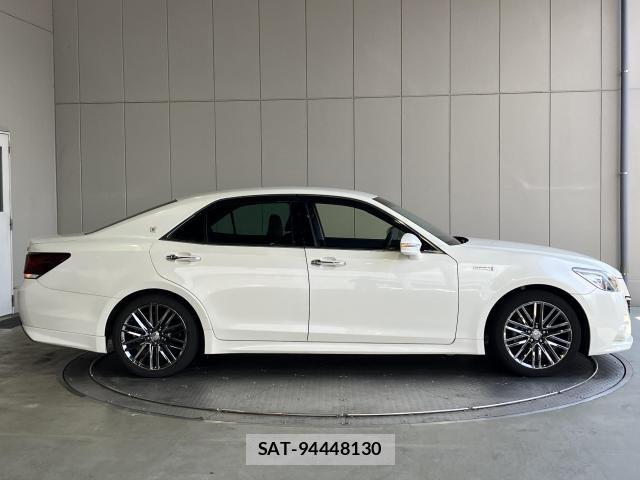 Toyota CROWN SEDAN 2015-09 8371551-29