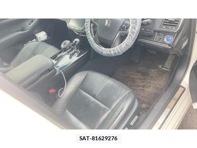 Toyota CROWN SEDAN 2013-10 8411814-18