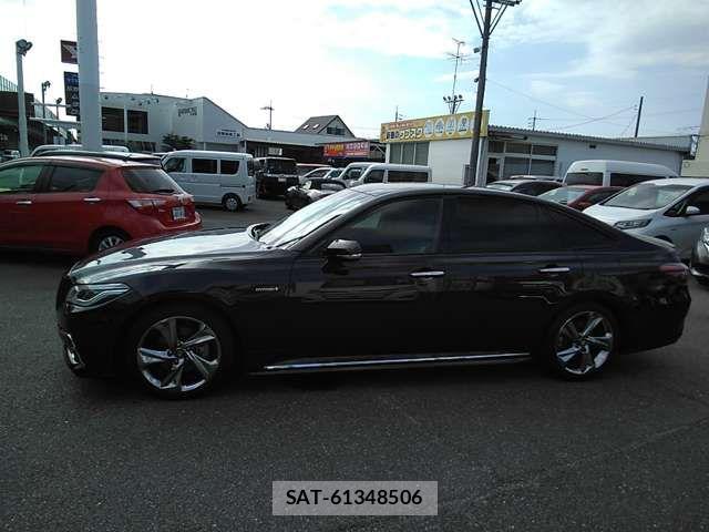 Toyota CROWN SEDAN 2018-09 8411791-10