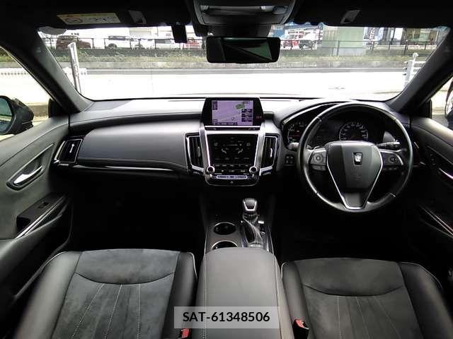 Toyota CROWN SEDAN 2018-09 8411791-3