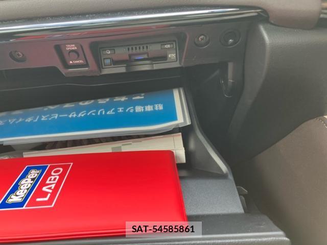 Toyota CROWN SEDAN 2019-01 8411802-21