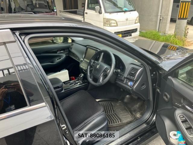 Toyota CROWN SEDAN 2013-03 8411816-18