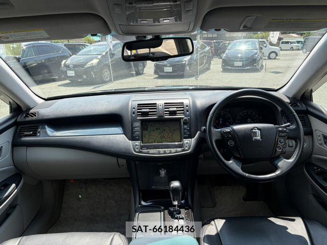 Toyota CROWN SEDAN 2009-04 8411818-10
