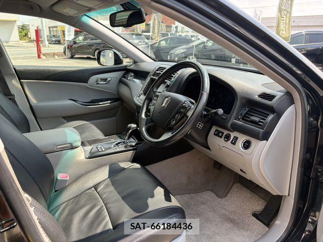 Toyota CROWN SEDAN 2009-04 8411818-11