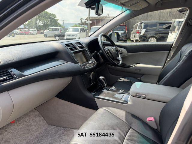 Toyota CROWN SEDAN 2009-04 8411818-12