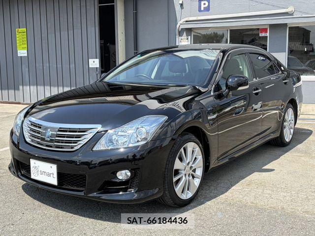 Toyota CROWN SEDAN 2009-04 8411818-3