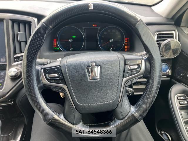 Toyota CROWN SEDAN 2015-12 8411804-18