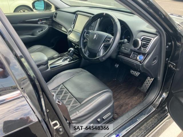 Toyota CROWN SEDAN 2015-12 8411804-8
