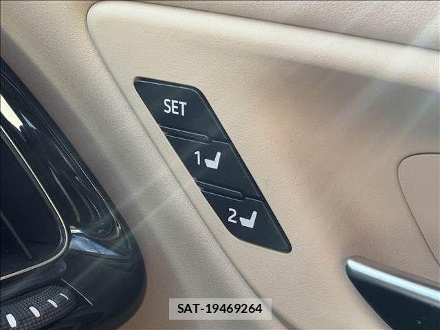 Toyota CROWN SEDAN 2019-08 8411803-12
