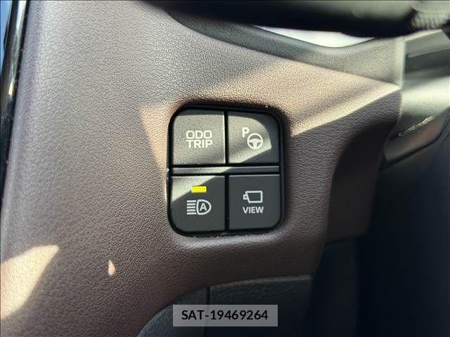 Toyota CROWN SEDAN 2019-08 8411803-15