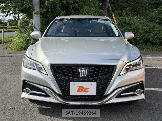 Toyota CROWN SEDAN 2019-08 8411803-20