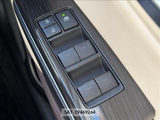 Toyota CROWN SEDAN 2019-08 8411803-28