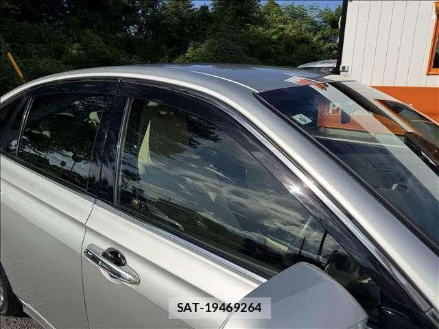 Toyota CROWN SEDAN 2019-08 8411803-29