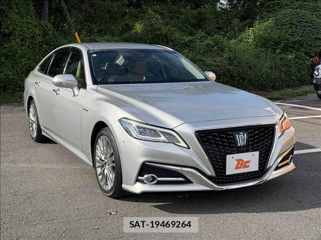 Toyota CROWN SEDAN 2019-08 8411803-4