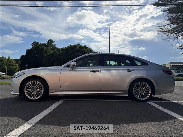 Toyota CROWN SEDAN 2019-08 8411803-5