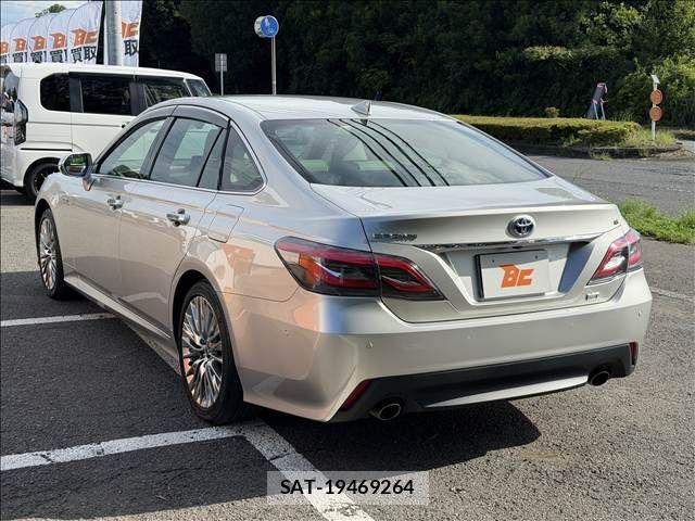 Toyota CROWN SEDAN 2019-08 8411803-7