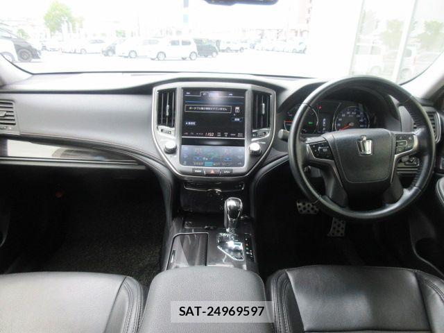 Toyota CROWN SEDAN 2014-03 8411807-1