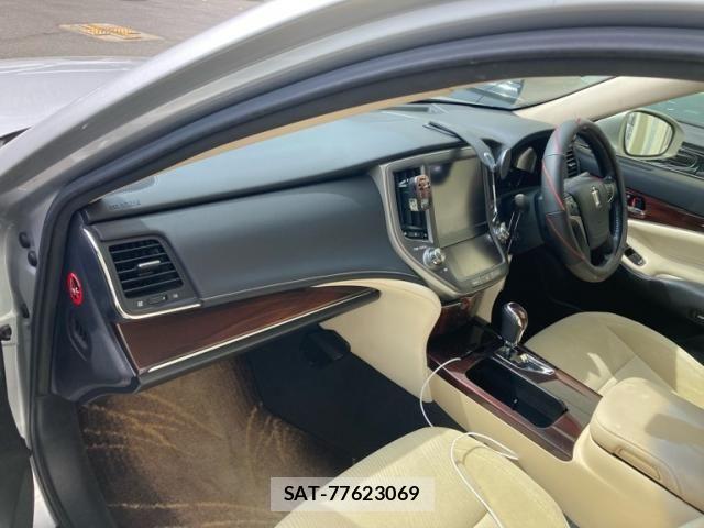 Toyota CROWN SEDAN 2013-08 8438031-10
