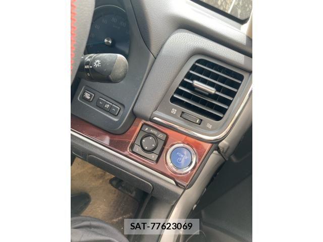 Toyota CROWN SEDAN 2013-08 8438031-15