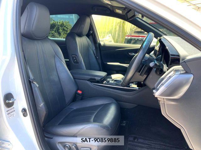 Toyota CROWN SEDAN 2022-04 8438024-11
