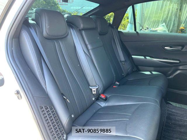 Toyota CROWN SEDAN 2022-04 8438024-12