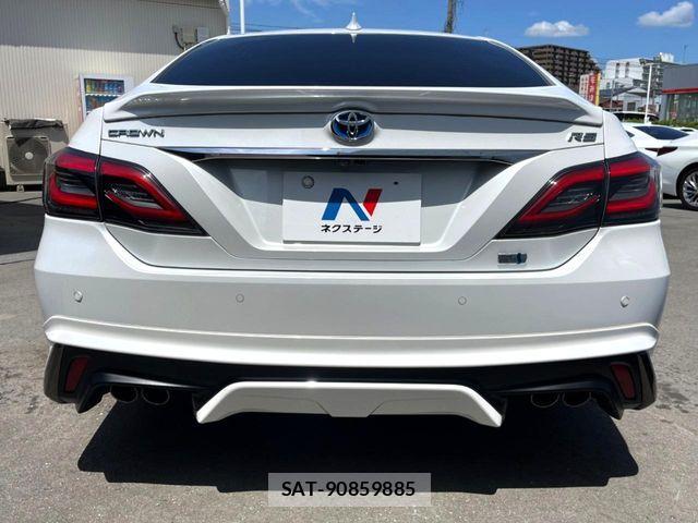 Toyota CROWN SEDAN 2022-04 8438024-17