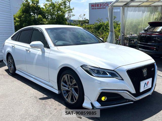 Toyota CROWN SEDAN 2022-04 8438024-18