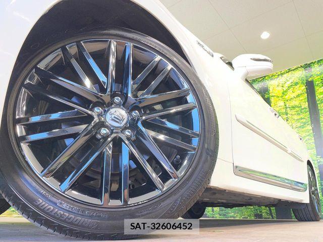 Toyota CROWN SEDAN 2014-09 8457230-11