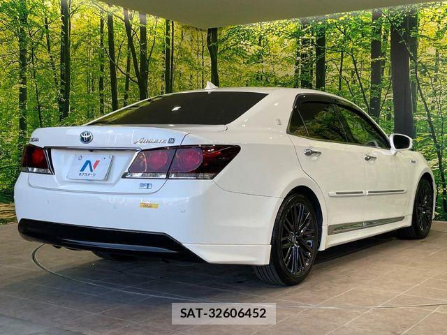 Toyota CROWN SEDAN 2014-09 8457230-15
