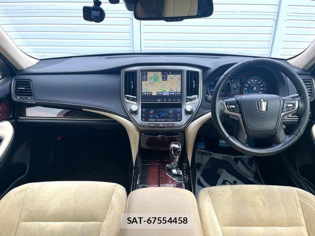Toyota CROWN SEDAN 2017-03 8524173-1