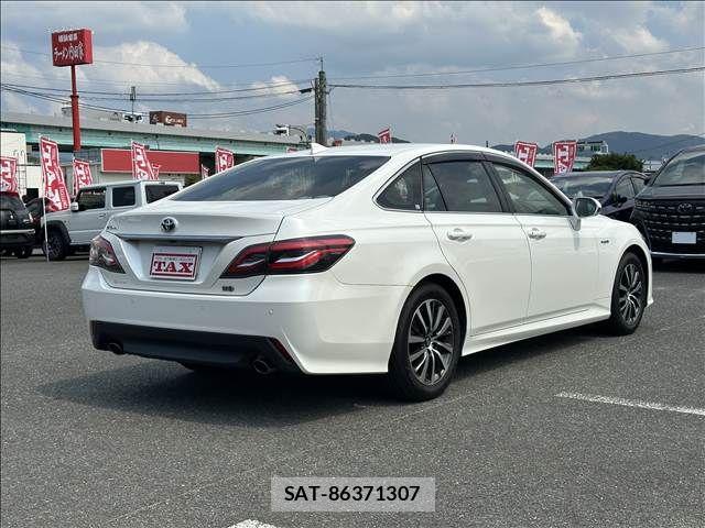 Toyota CROWN SEDAN 2019-03 8561557-13