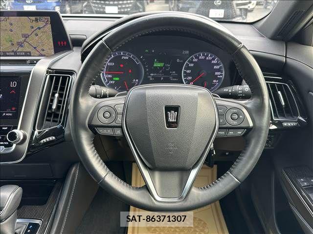 Toyota CROWN SEDAN 2019-03 8561557-1