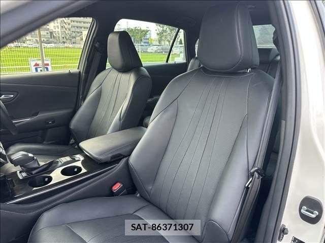 Toyota CROWN SEDAN 2019-03 8561557-4