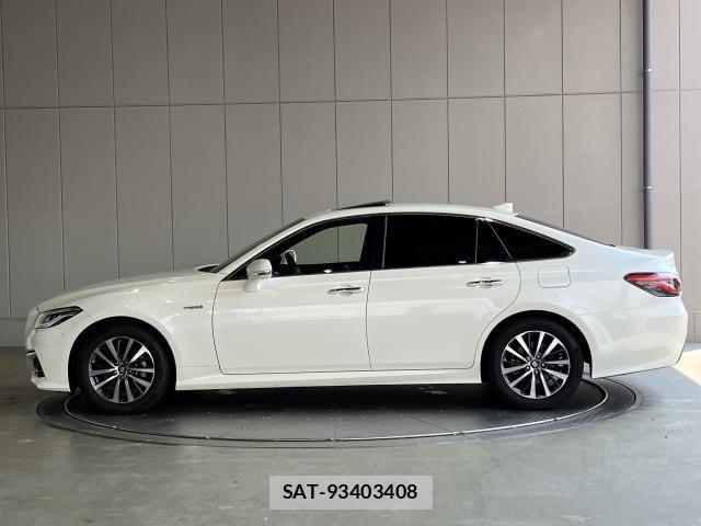 Toyota CROWN SEDAN 2019-09 8561556-26