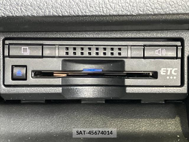 Toyota CROWN SEDAN 2017-06 8561561-13