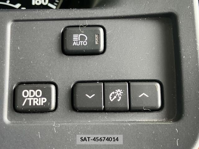 Toyota CROWN SEDAN 2017-06 8561561-14