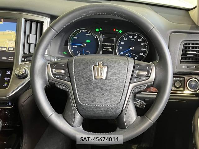 Toyota CROWN SEDAN 2017-06 8561561-17