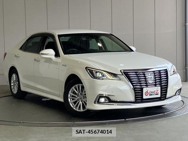 Toyota CROWN SEDAN 2017-06 8561561-24