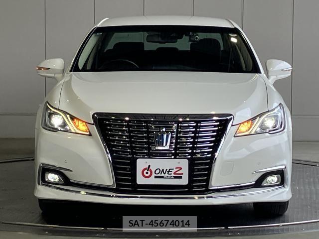 Toyota CROWN SEDAN 2017-06 8561561-25