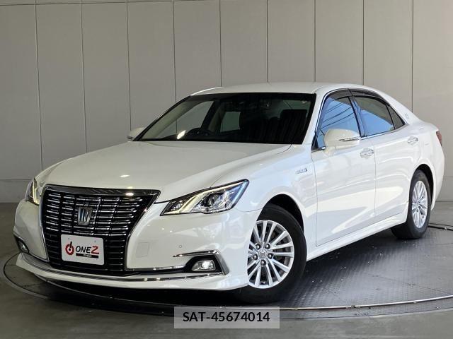 Toyota CROWN SEDAN 2017-06 8561561-26