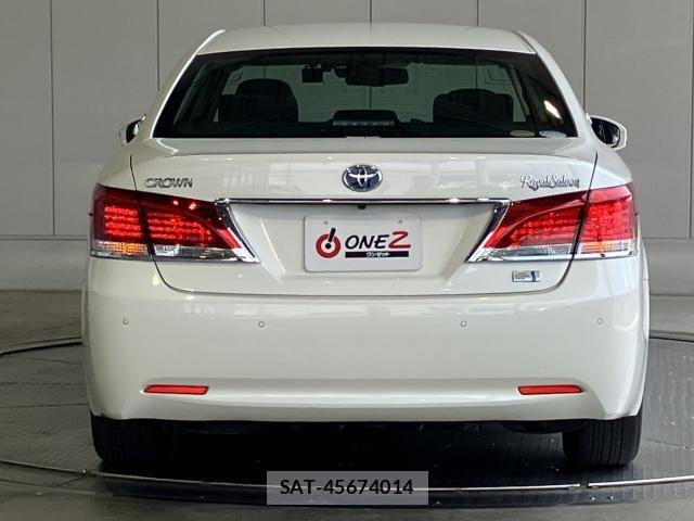 Toyota CROWN SEDAN 2017-06 8561561-28