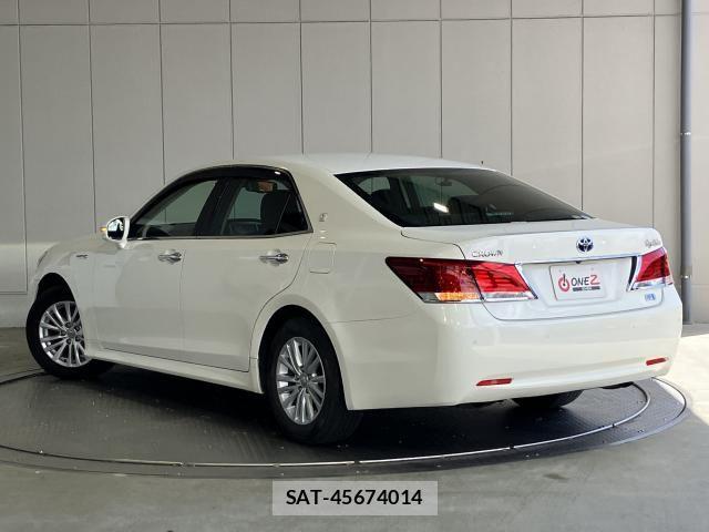 Toyota CROWN SEDAN 2017-06 8561561-2