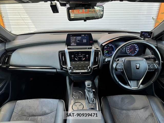 Toyota CROWN SEDAN 2018-07 8561555-1