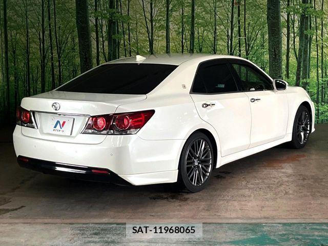 Toyota CROWN SEDAN 2015-12 8561558-11