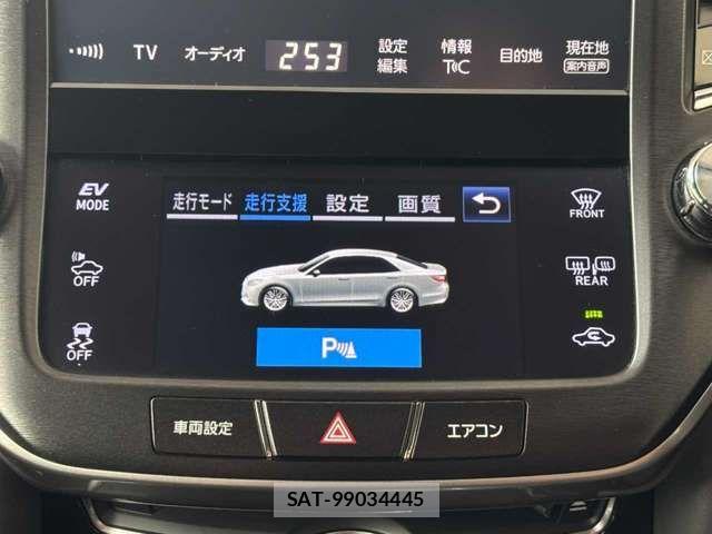 Toyota CROWN SEDAN 2017-10 8561559-9
