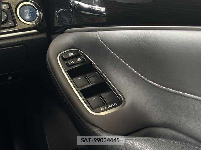 Toyota CROWN SEDAN 2017-10 8561559-14
